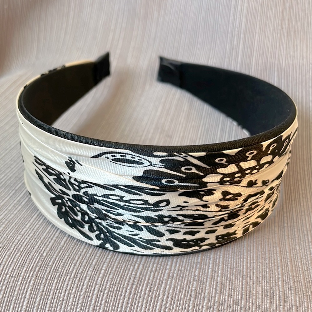 Black and White Head Band- NWOT